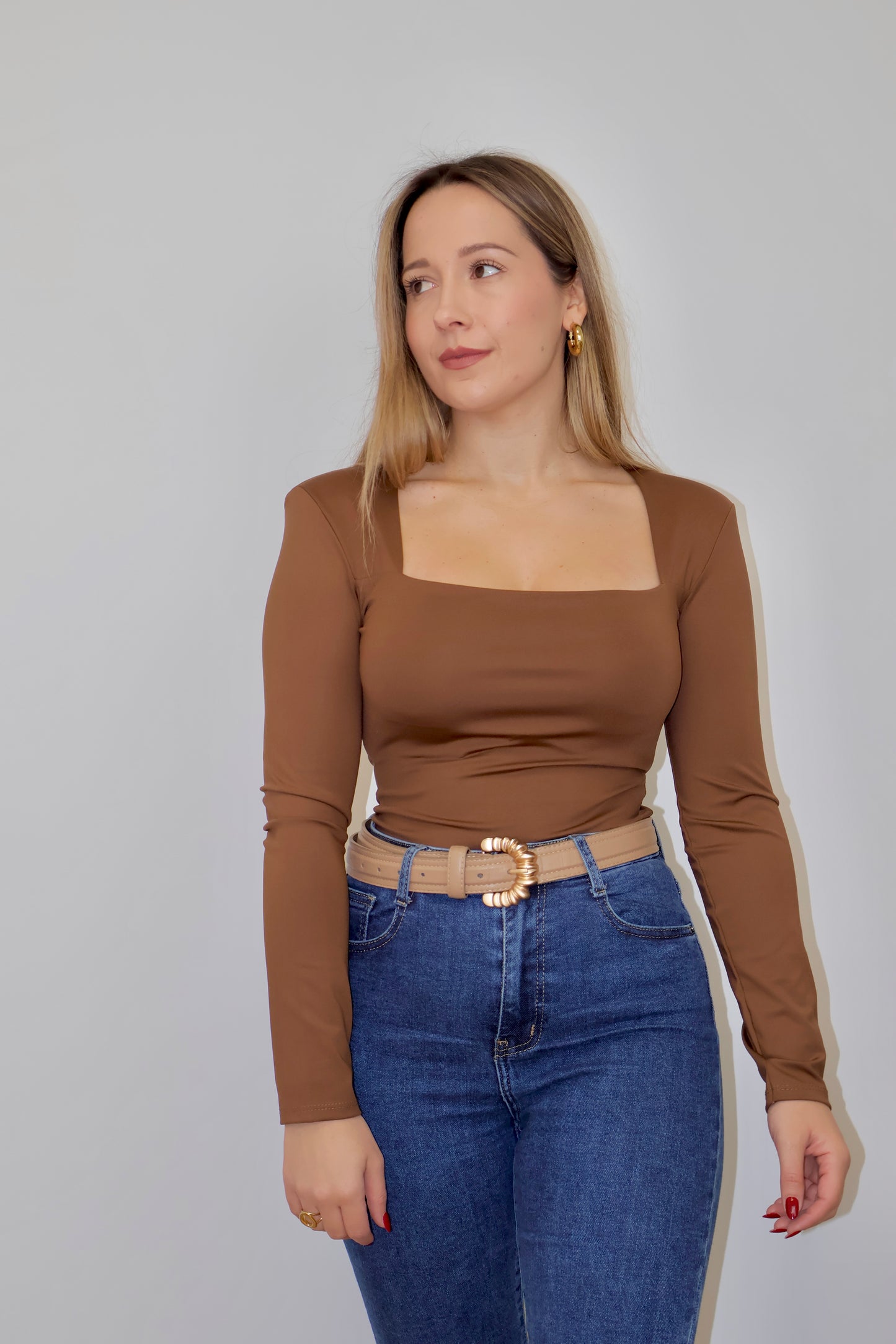 Camiseta hombreras camel