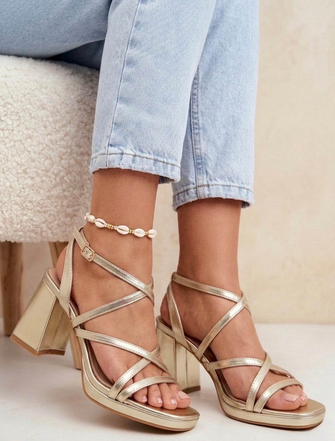 Sandalias dorada tacón ancho