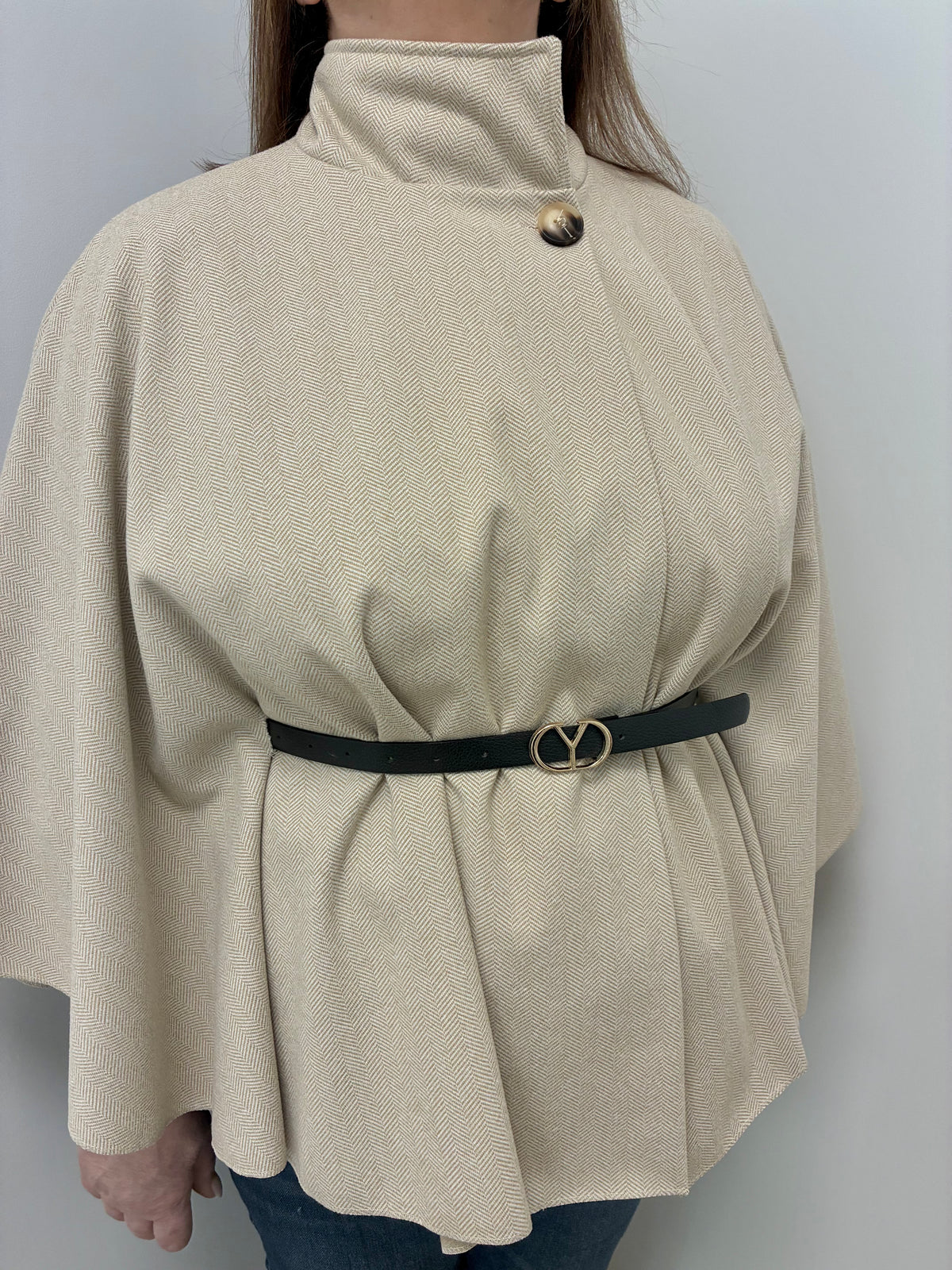 Chaqueta capa con cinturón para mujer