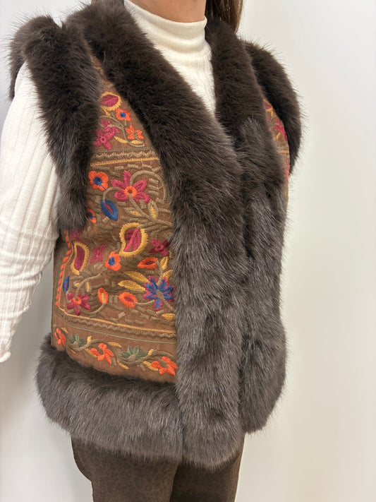 Chaleco Bordado Flores Marrón