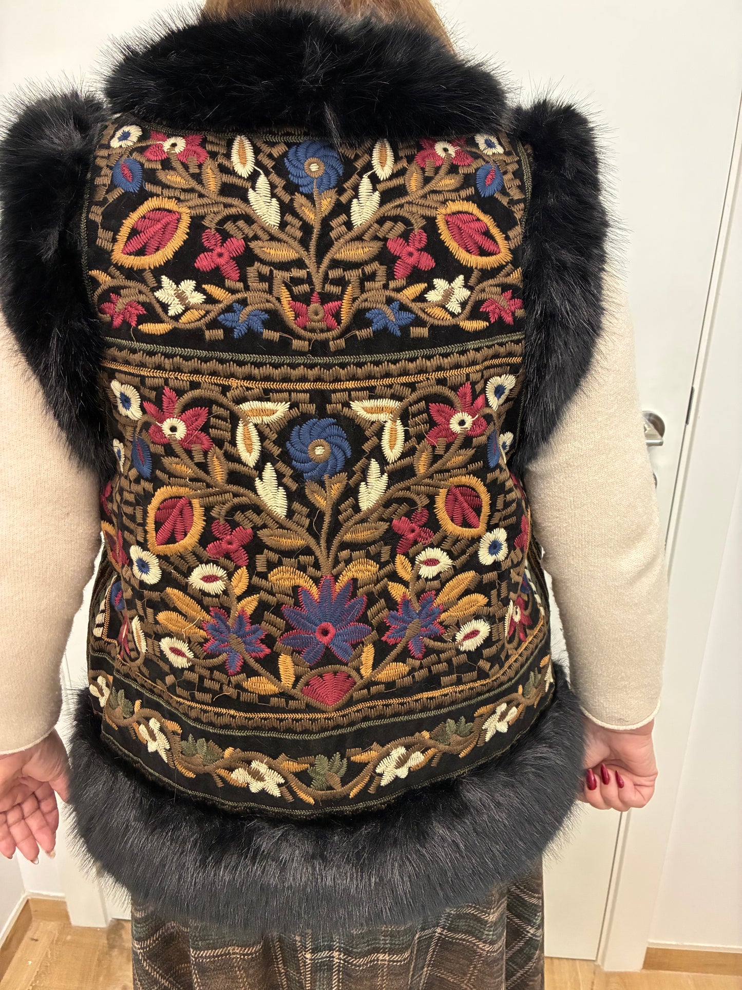 Chaleco Bordado Flores Negro