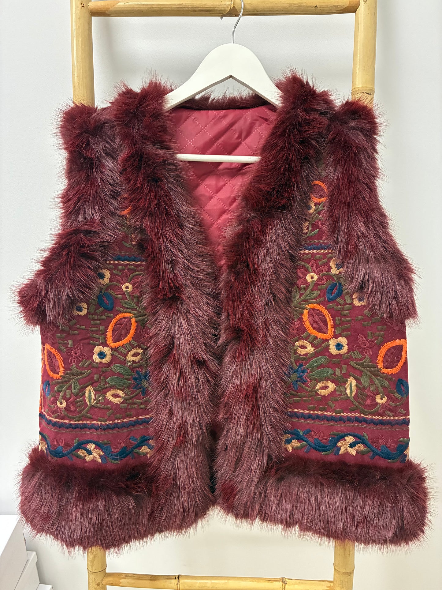 Chaleco Bordado Flores Burdeos