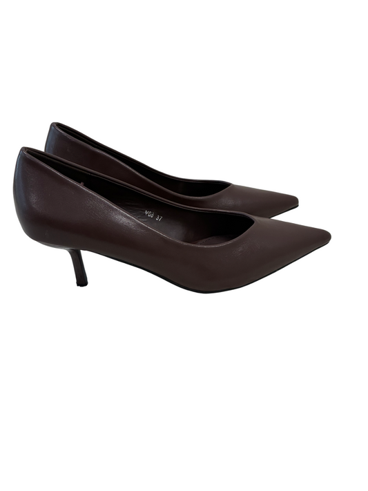 Zapato de tacón marrón chocolate