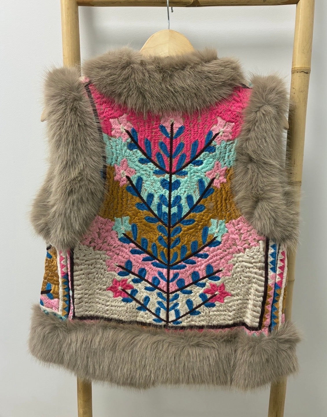 Chaleco Bordado Alaska